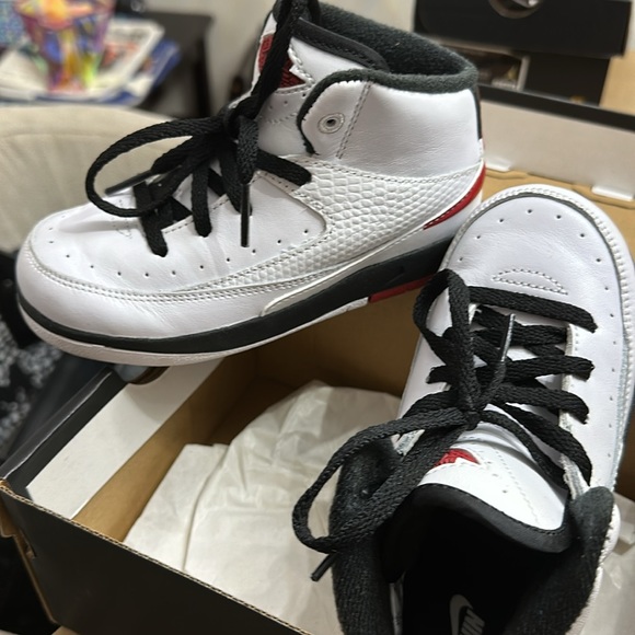 Jordon 2 Retro - Picture 3 of 5